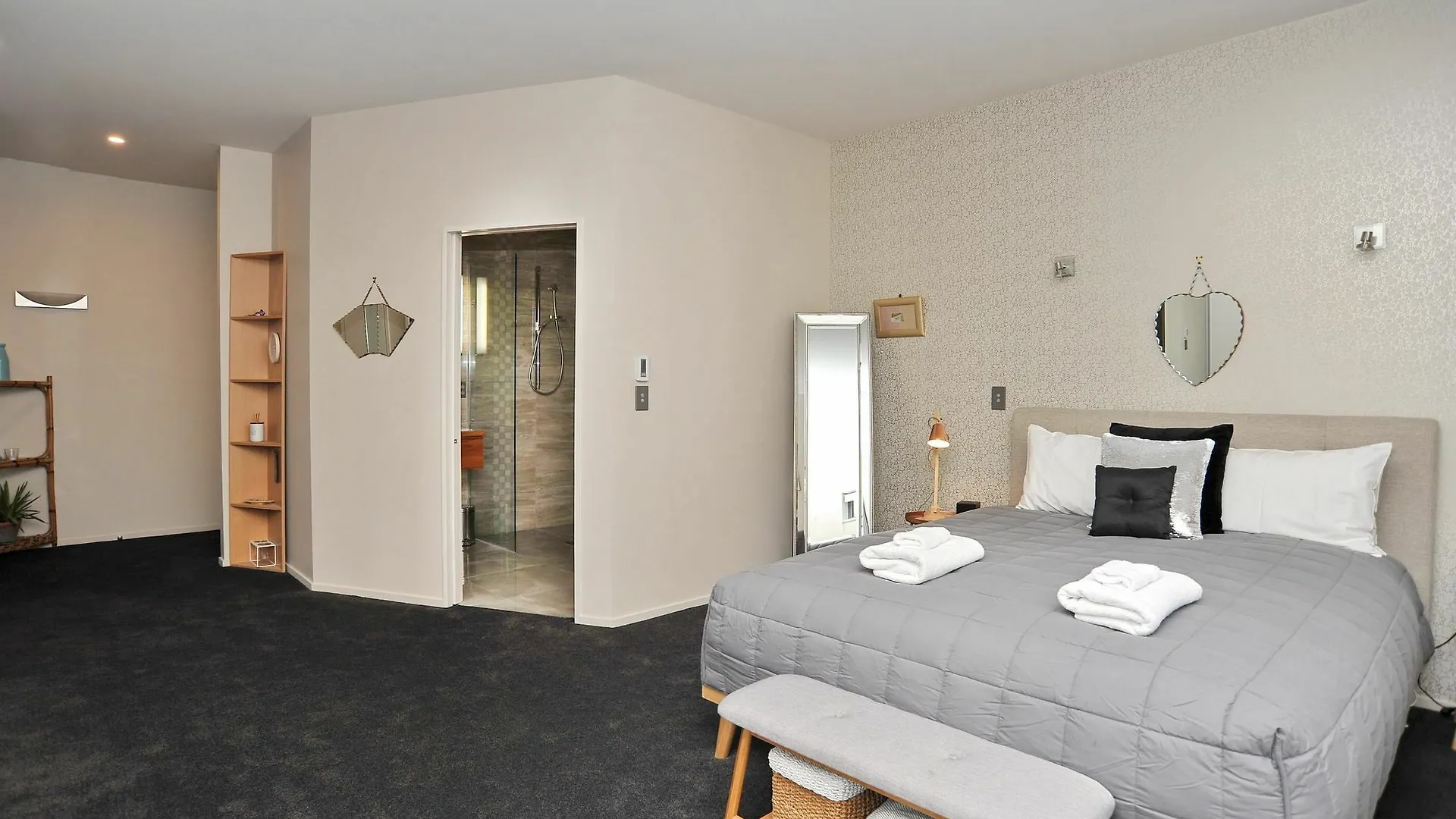The Apartment Within - Fendalton Christchurch 0*,